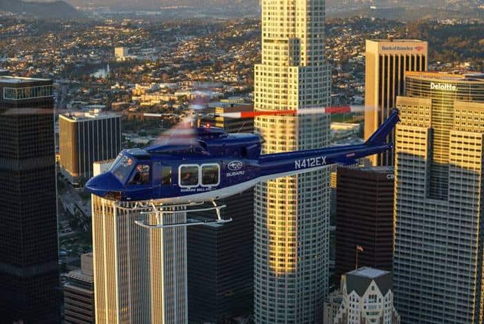 Subaru Bell 412 EPX飞越洛杉矶上空